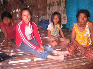 orphanage-no-finers-no-toes-7