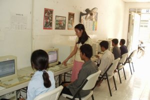 2004-01-18-Cambodia computer school