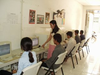 2004-01-18-Cambodia computer school