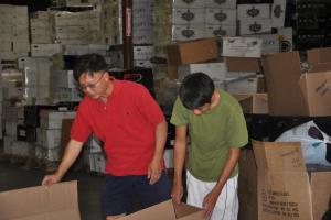 2012-07-22-volunteer-warehouse-packing