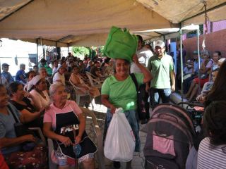 542513_10152035988136992_1538715211_n