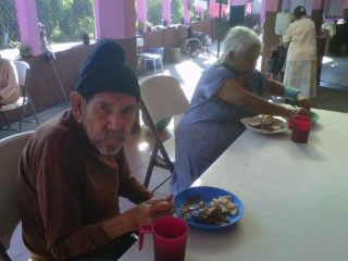 417746_621771084505383_536471276_n