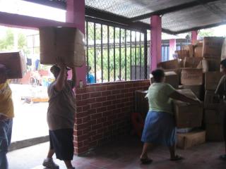 2013-03-22 El Salvador container arrives