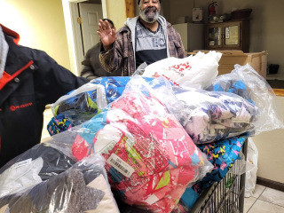 2023-02-21-gifts-for-homeless-1