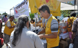 2012-08-11 Long Beach Cambodia Community Distribution