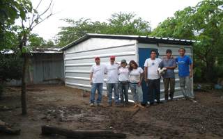 2006-10-24 Peru Building Homes