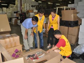 charity-simplyhelp-volunteer-warehouse-29