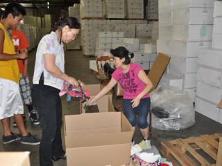 charity-simplyhelp-volunteer-warehouse-37