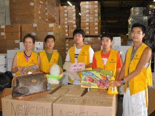 charity-simplyhelp-volunteer-warehouse-41