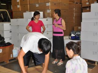 charity-simplyhelp-volunteer-warehouse-8