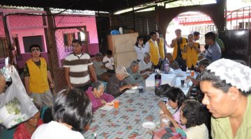 2013-1-18 Visiting El Salvador Senior Centers and Distribution