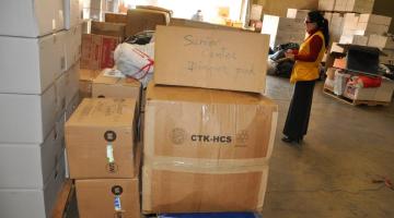 2013-2-23 Loading Container to El Salvador Senior Center