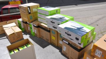 2013-4-20 El Salvador Senior Center Container loading